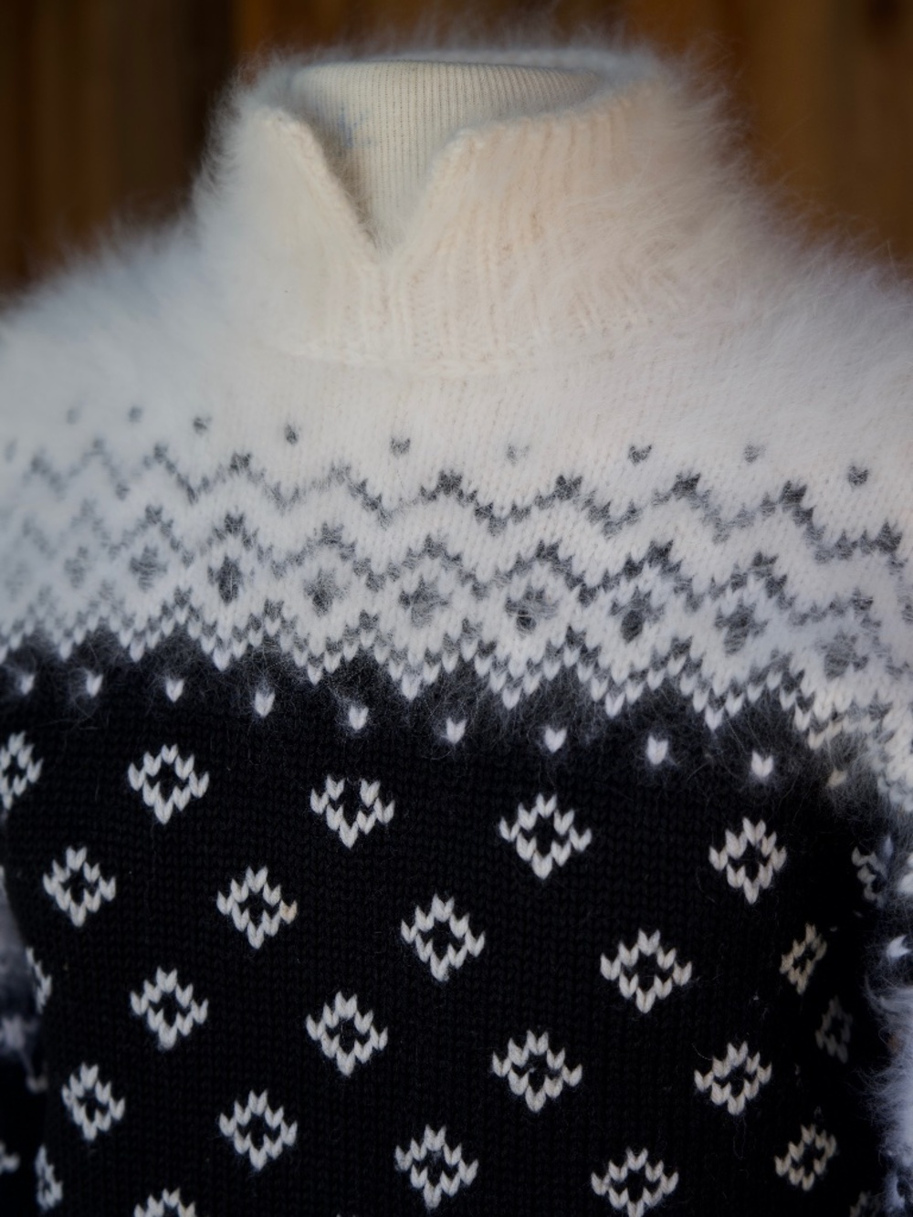 Vintage Wool/Angora Blend Hand Knit Fair Isle Black/White Ski Sweater Woman's S - Picture 4 of 17